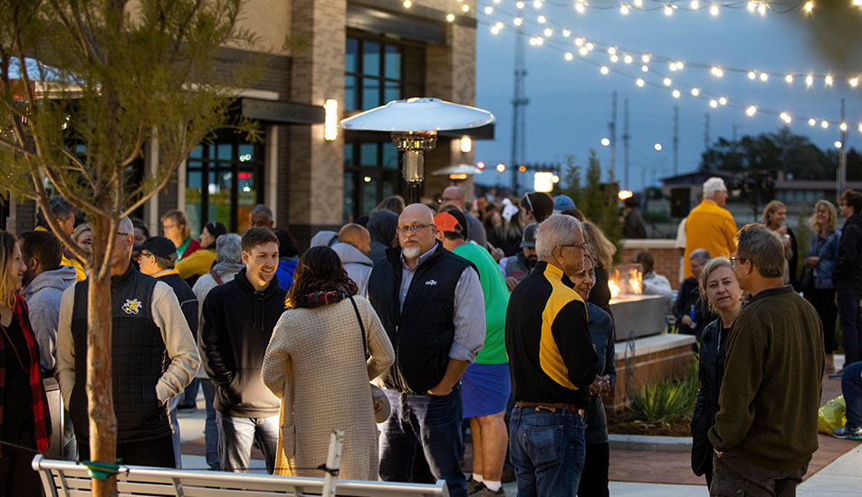 Alumni gather in braeburn square